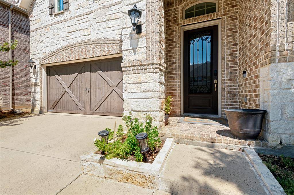 911 Mountain Laurel Drive, Euless, TX 76039