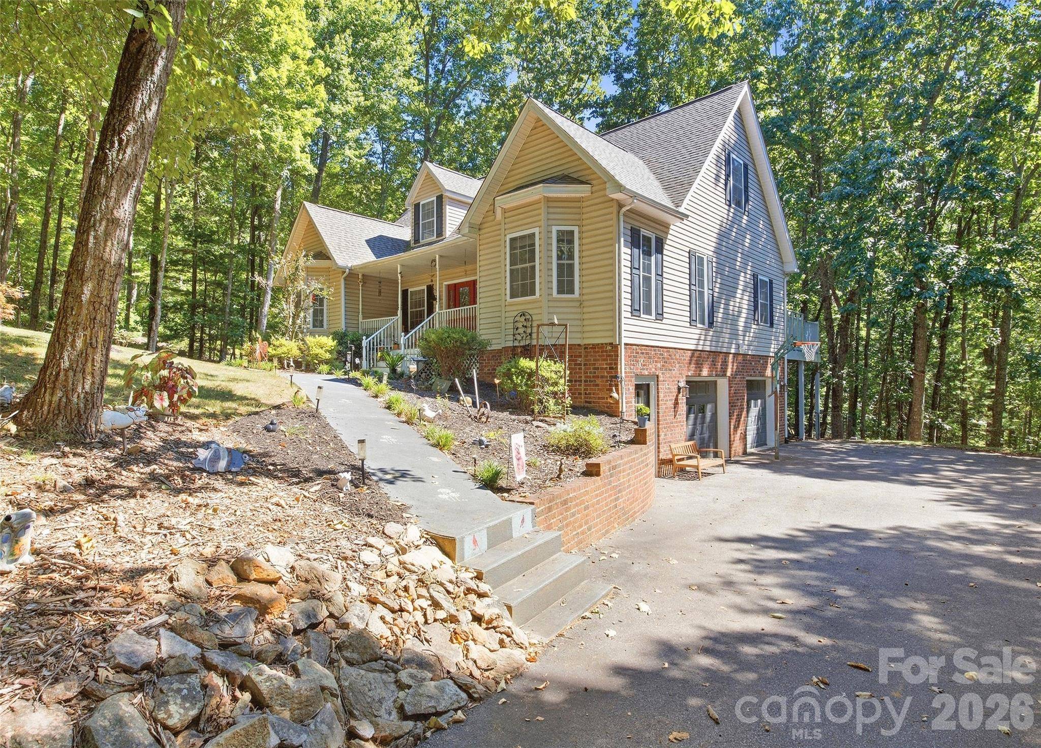 28 Gentlewood TRL, Candler, NC 28715