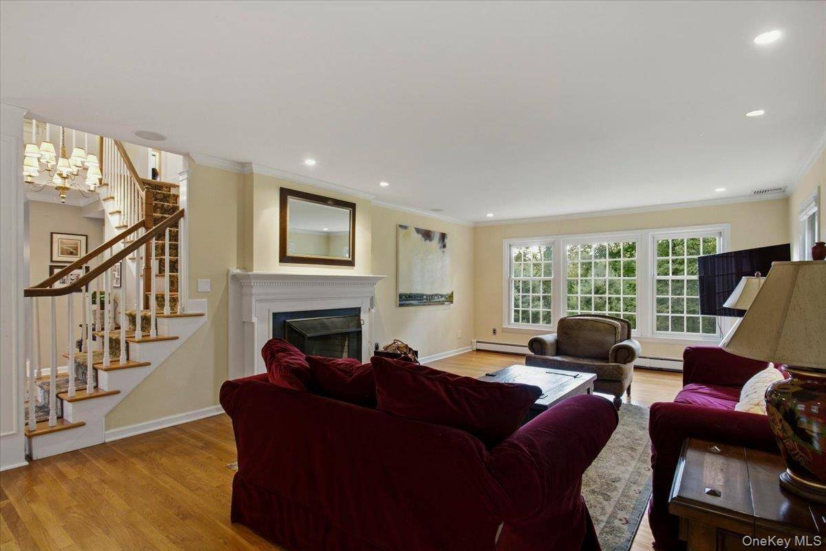 20 Hitching Post LN, Chappaqua, NY 10514