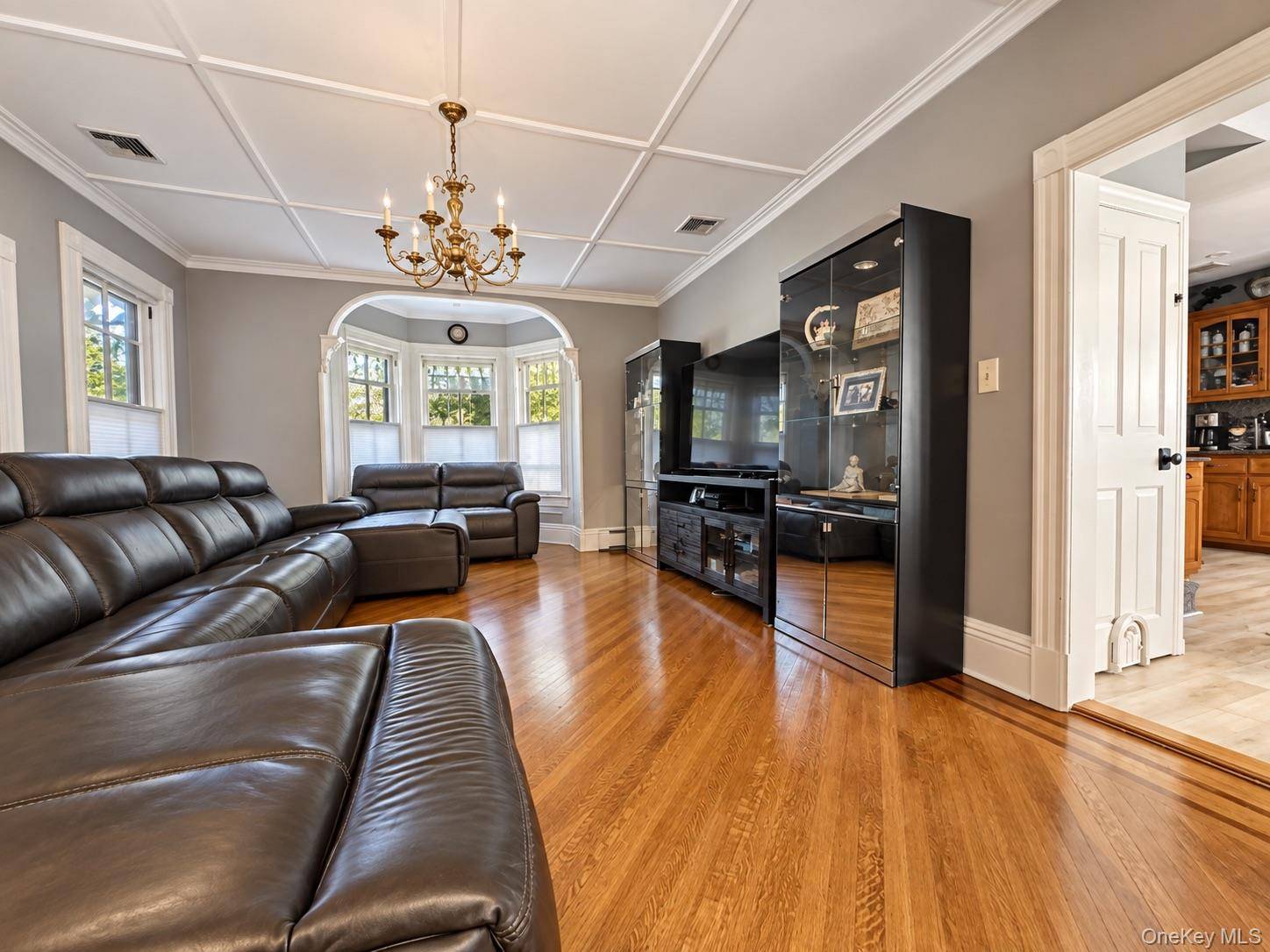 34 E Williston AVE, East Williston, NY 11596