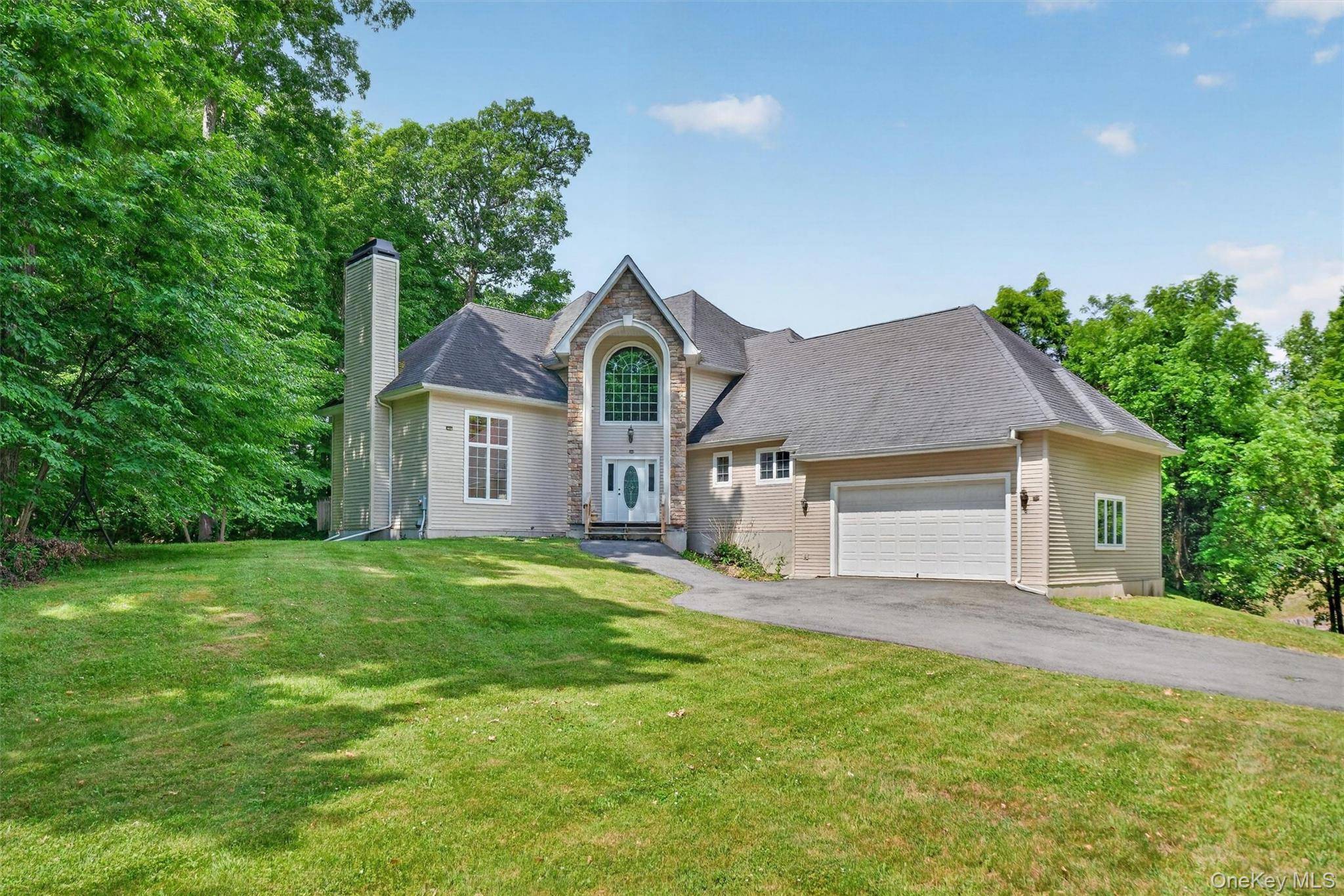 21 Huyler DR, Hyde Park, NY 12538