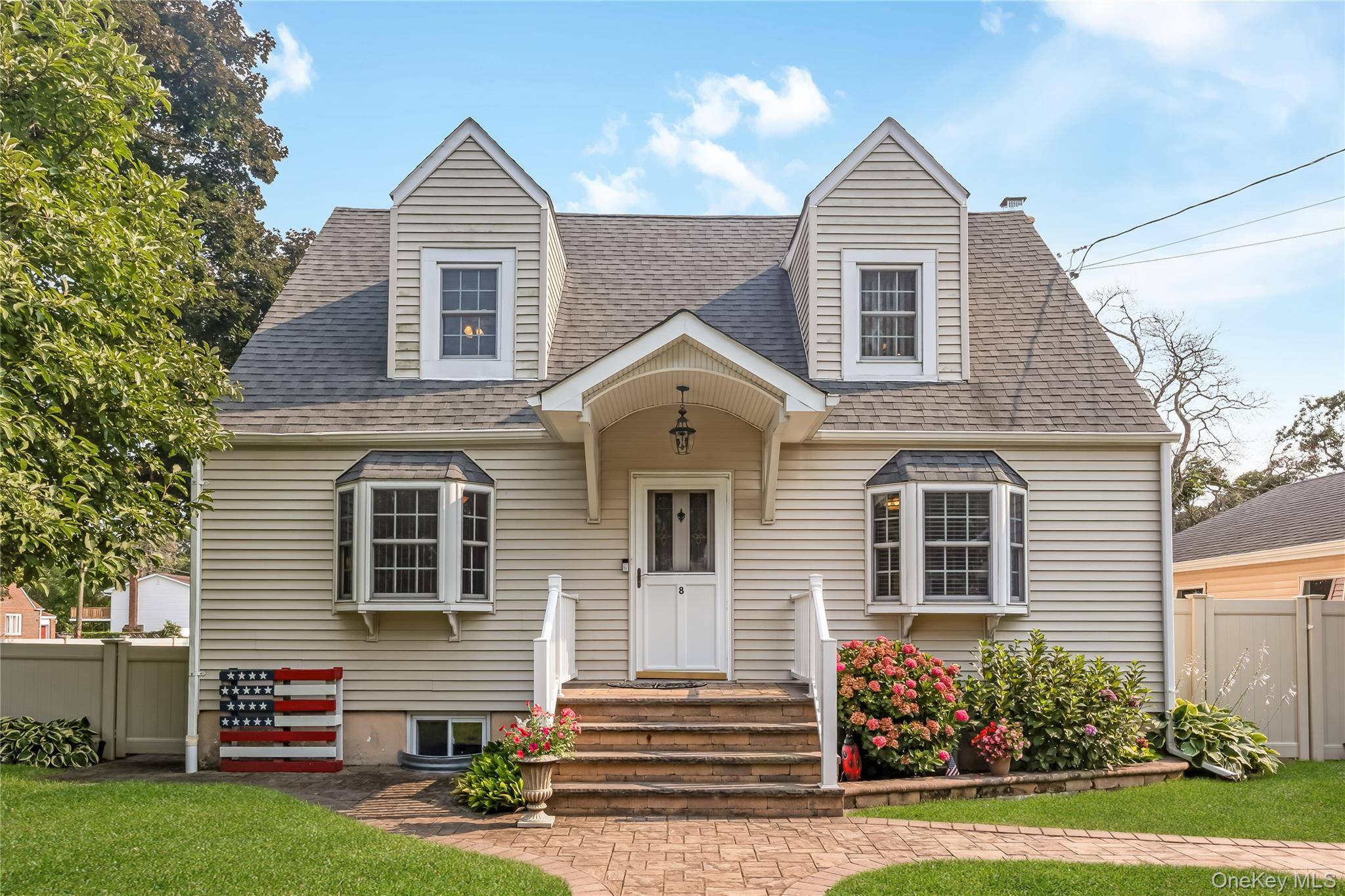 8 N 5th ST, Holbrook, NY 11741