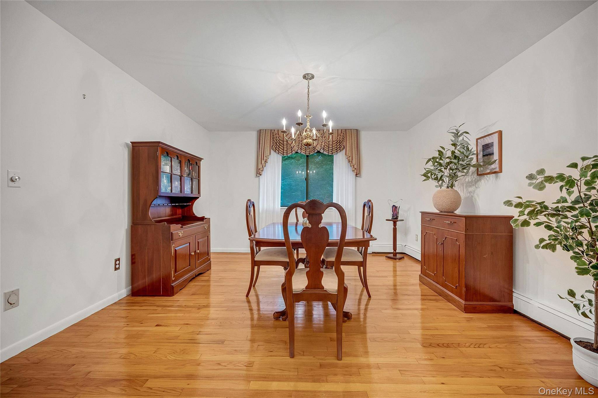 44 Hillside LN, New Rochelle, NY 10804