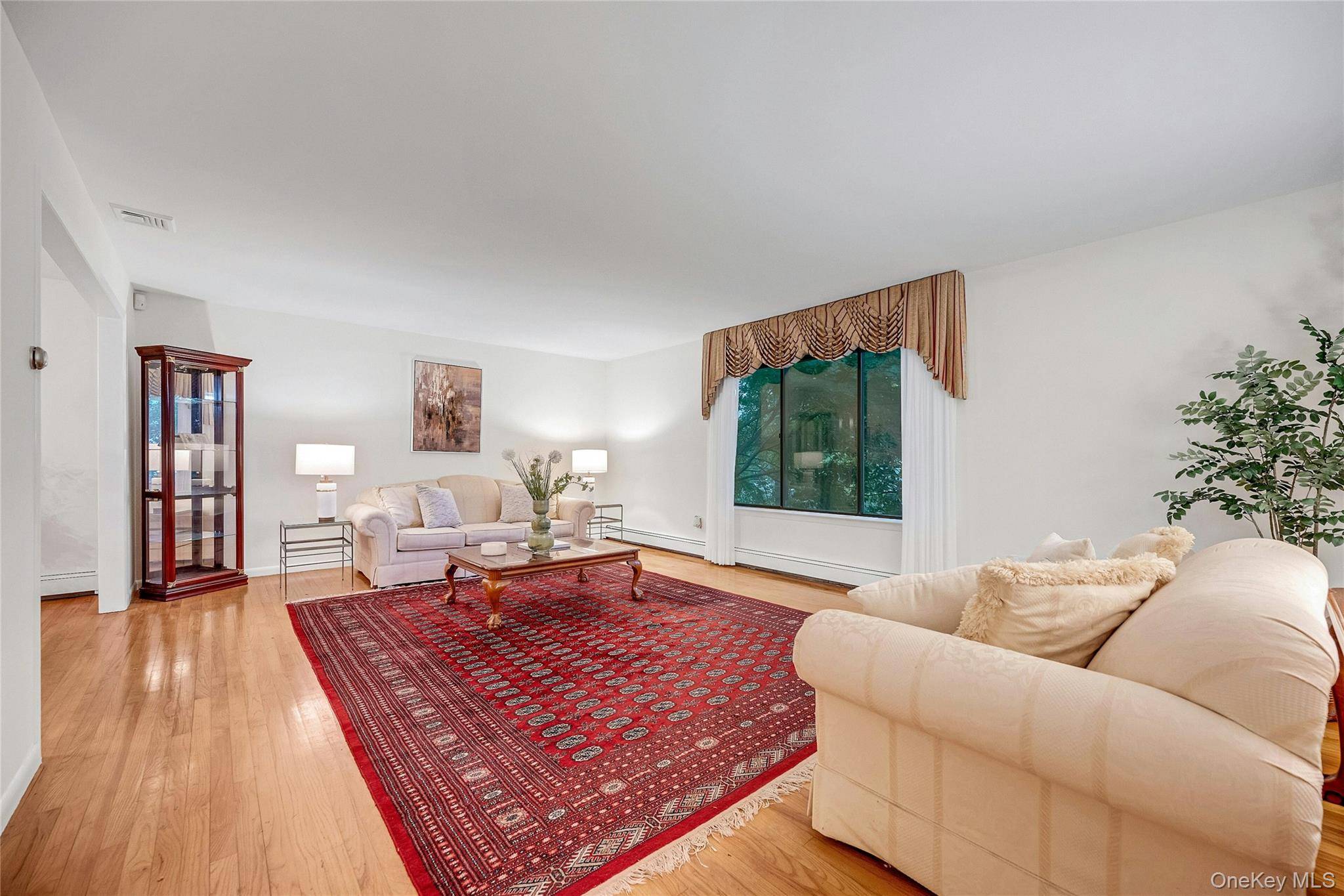44 Hillside LN, New Rochelle, NY 10804
