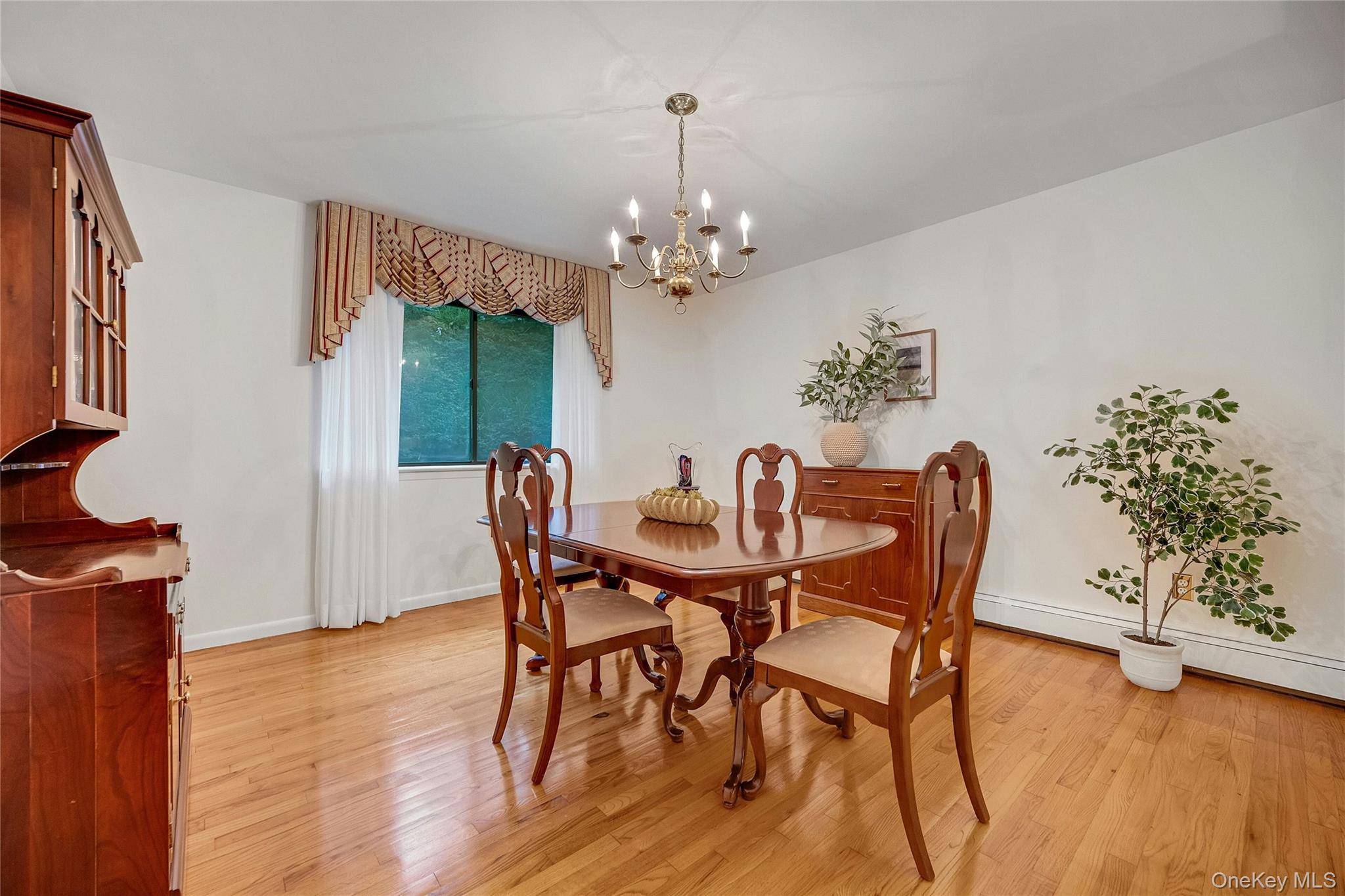 44 Hillside LN, New Rochelle, NY 10804