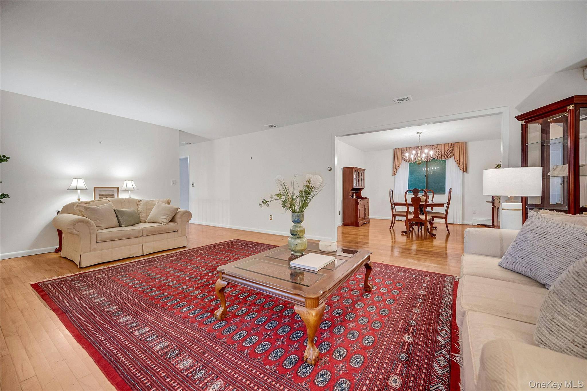 44 Hillside LN, New Rochelle, NY 10804