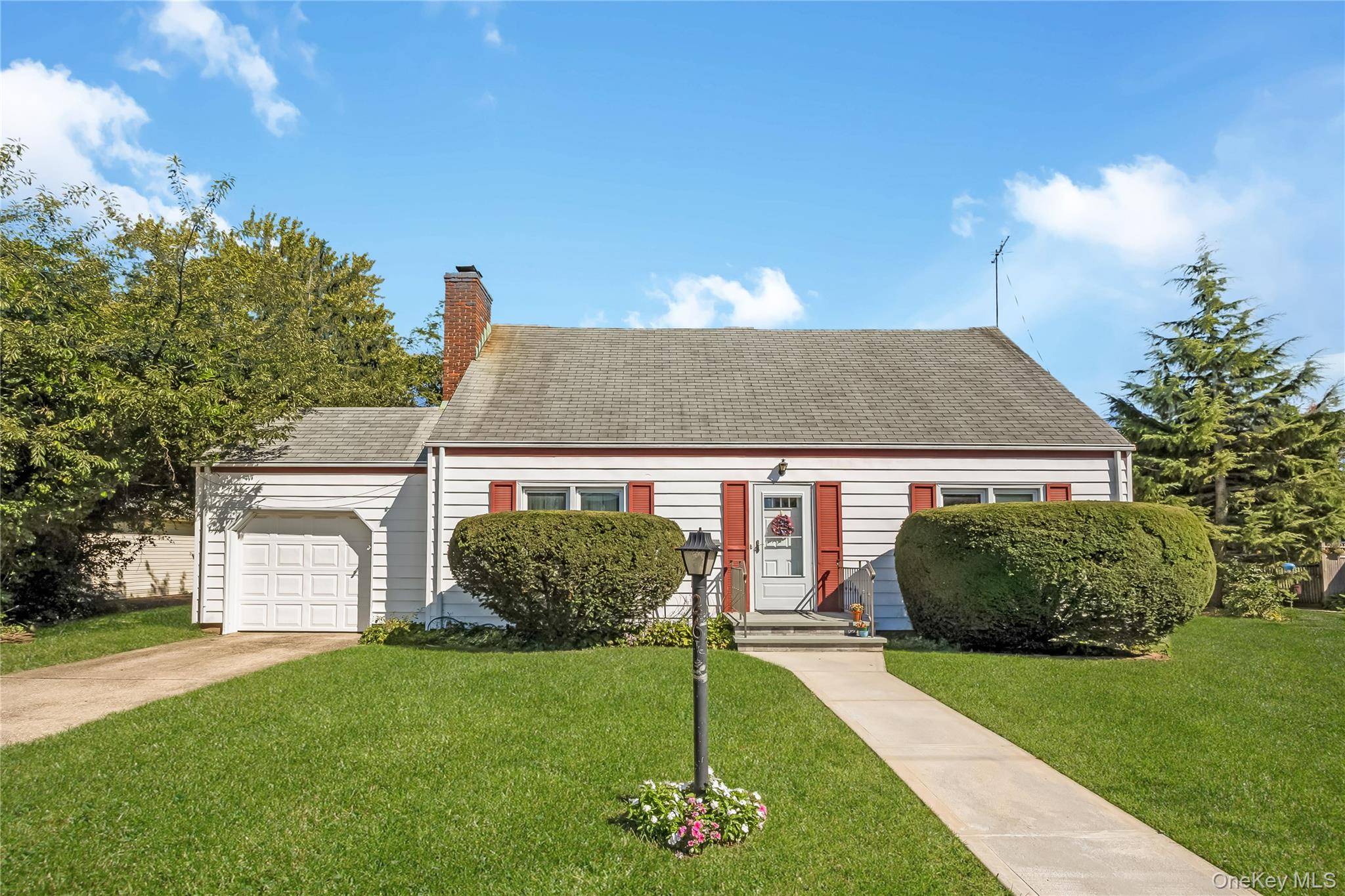 26 Dawes AVE, Amity Harbor, NY 11701