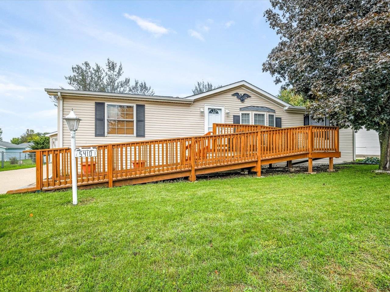 5410 Autumnash LN, Machesney Park, IL 61115