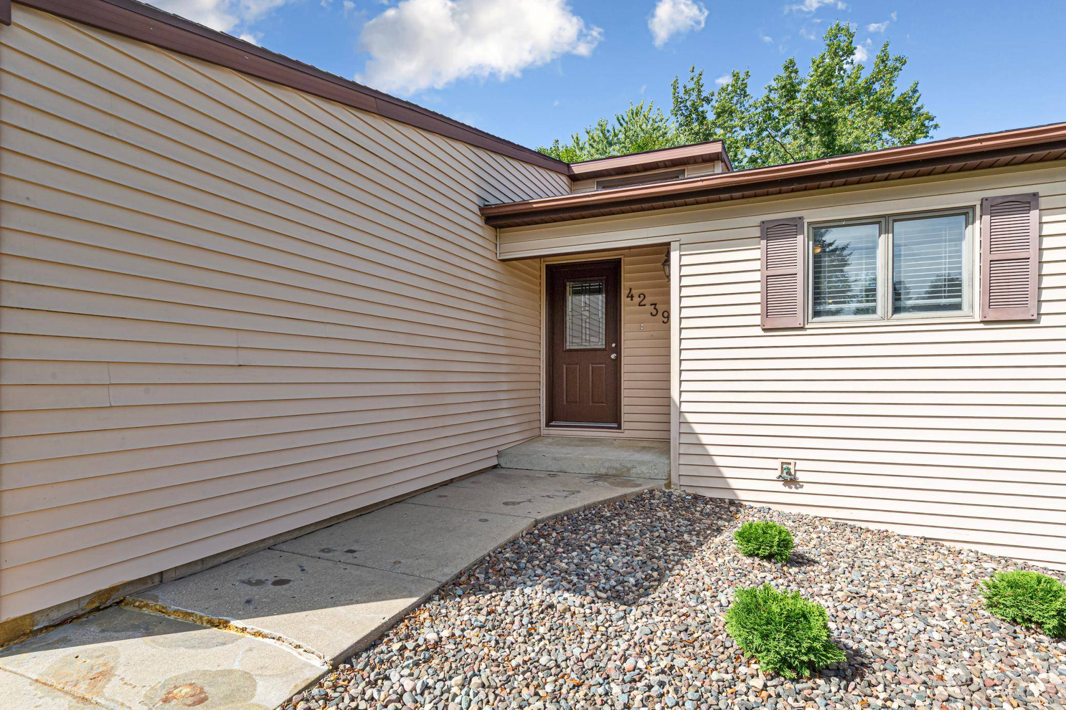 4239 1st ST NW, Rochester, MN 55901