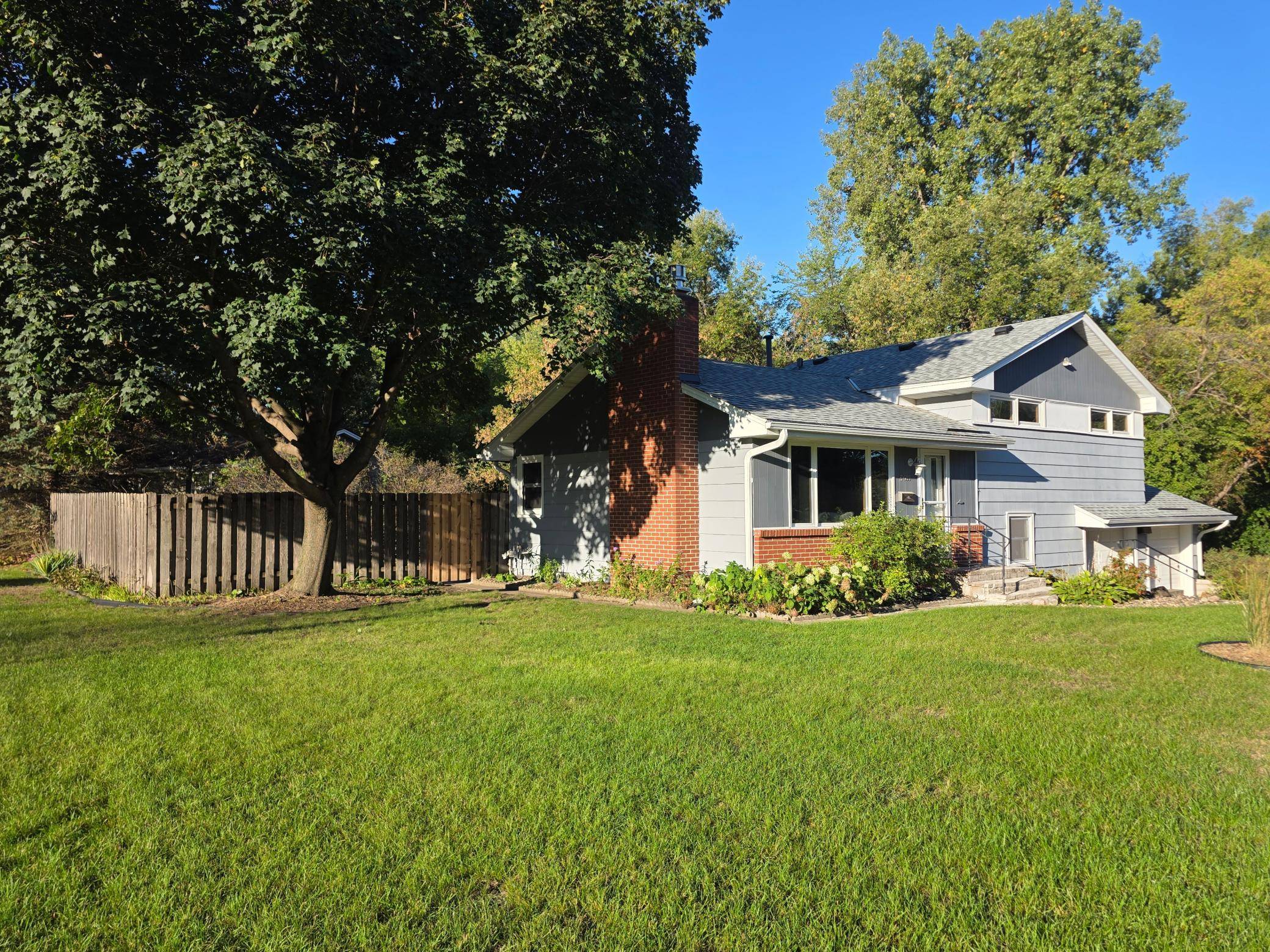 5033 Overlook DR, Bloomington, MN 55437