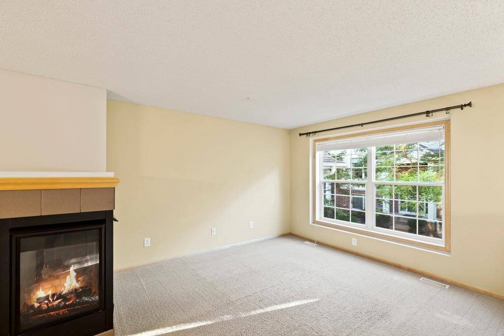 899 Ledgestone, Mahtomedi, MN 55115