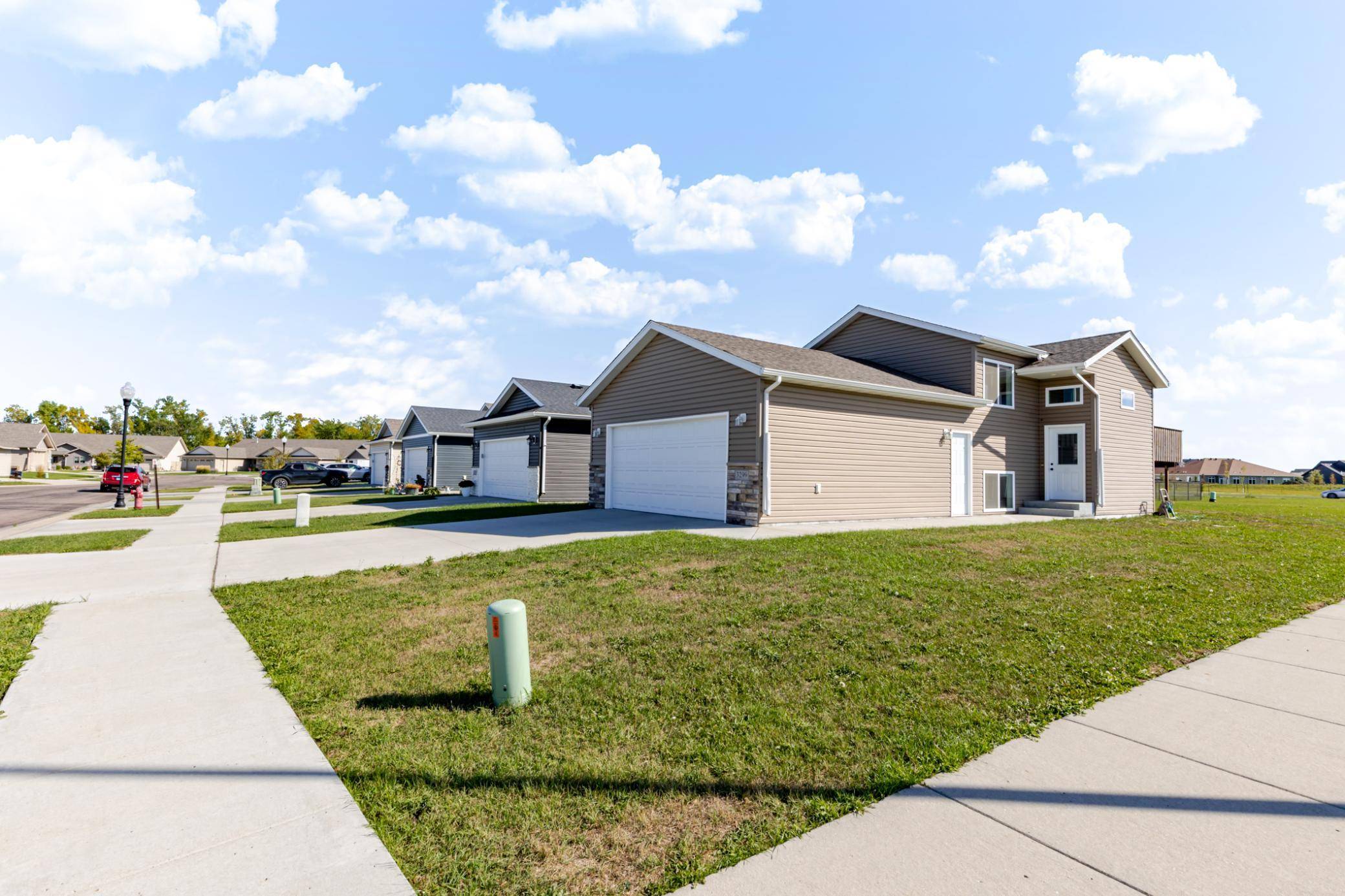 3299 Maple Leaf LOOP S, Fargo, ND 58104
