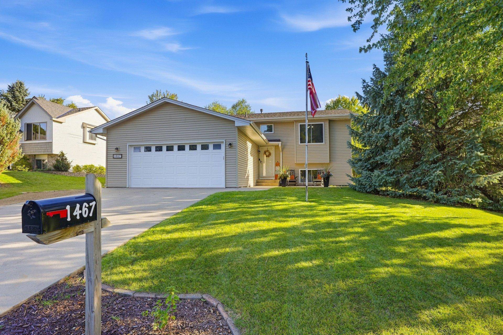 1467 Mallard PL, Waconia, MN 55387