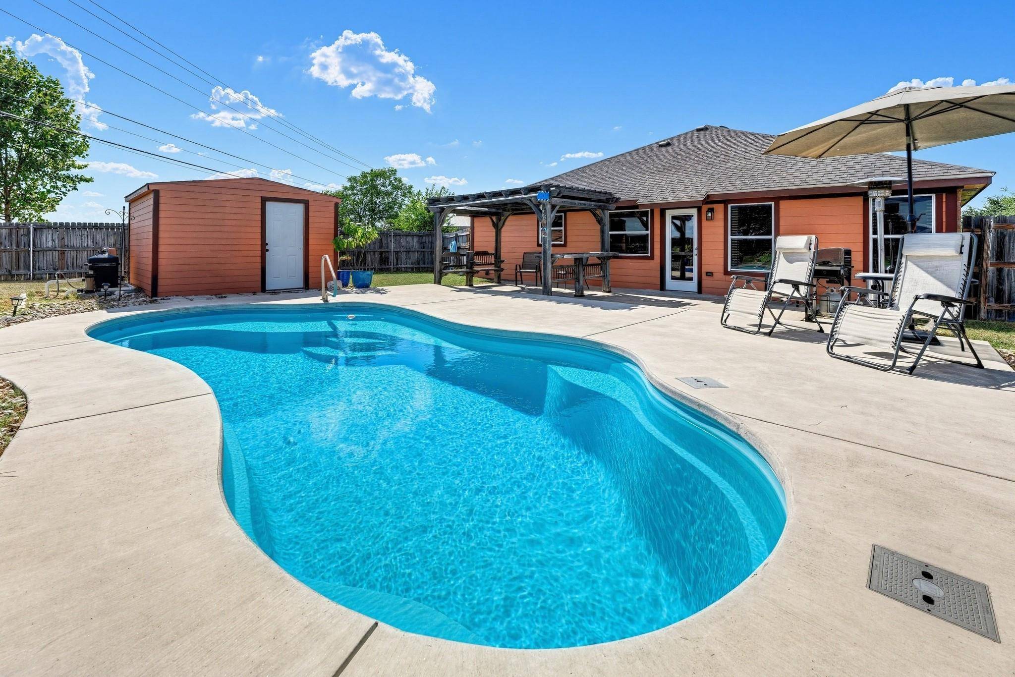 823 Ruby CT, Jarrell, TX 76537