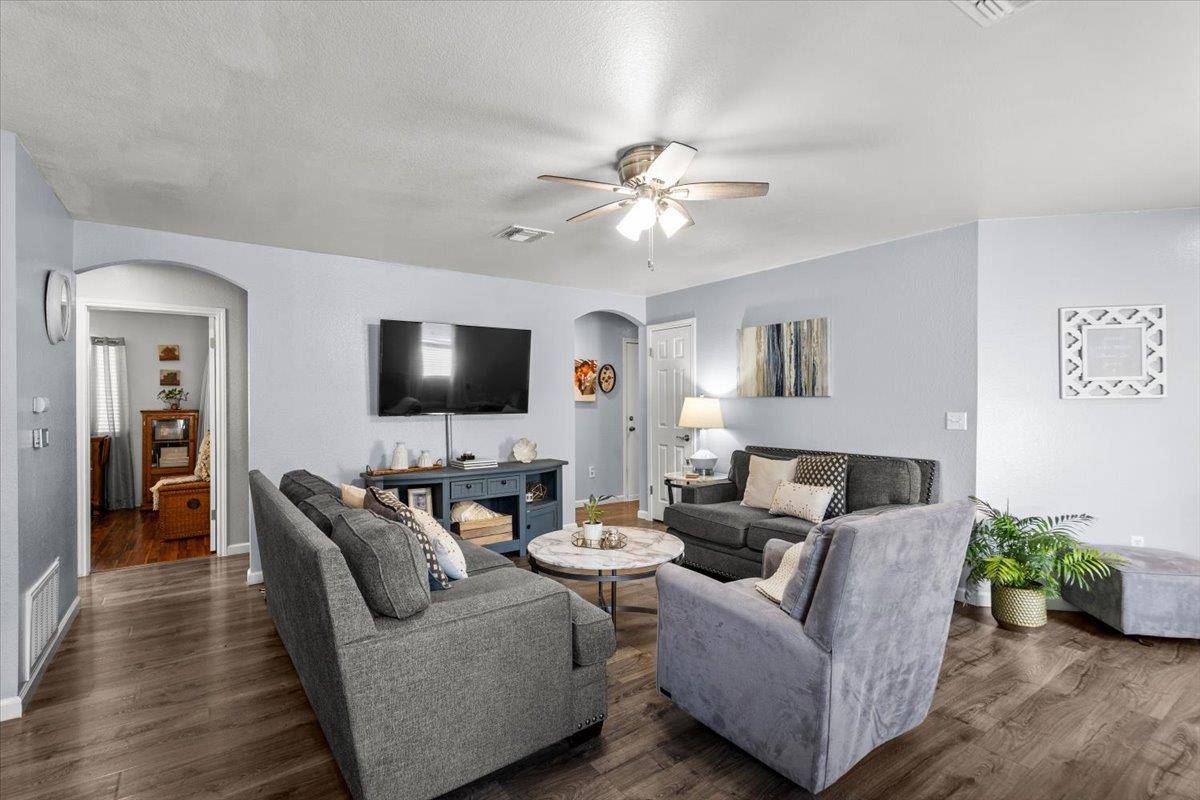 12609 Campana DR, Del Valle, TX 78617
