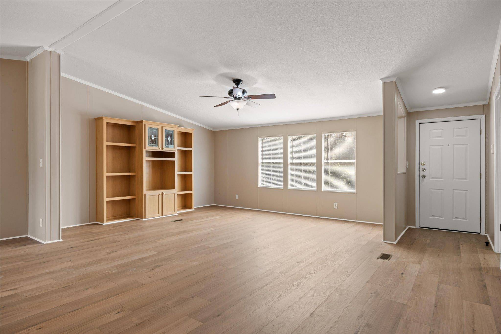 411 Texas Oak DR, Cedar Creek, TX 78612