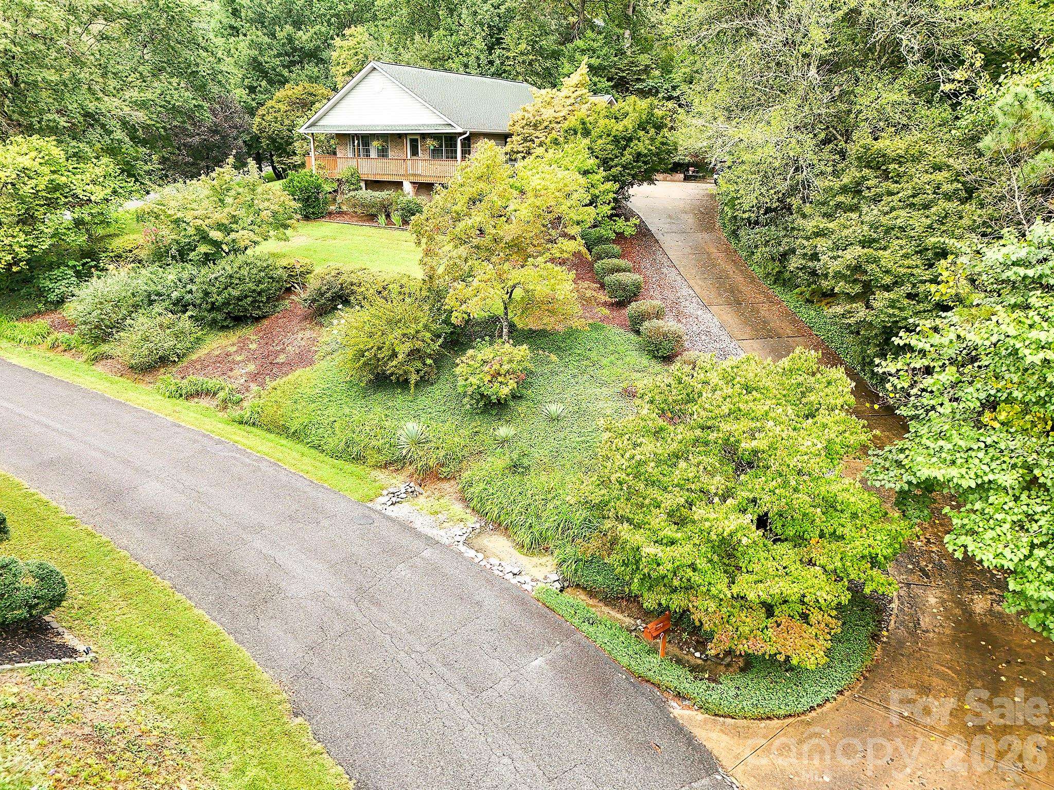 2008 Deep Woods DR, Hendersonville, NC 28739