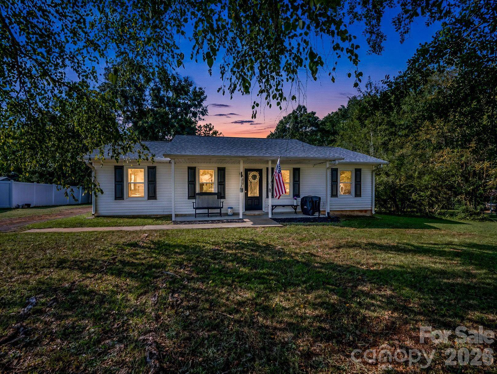 123 Strawberry DR, Inman, SC 29349
