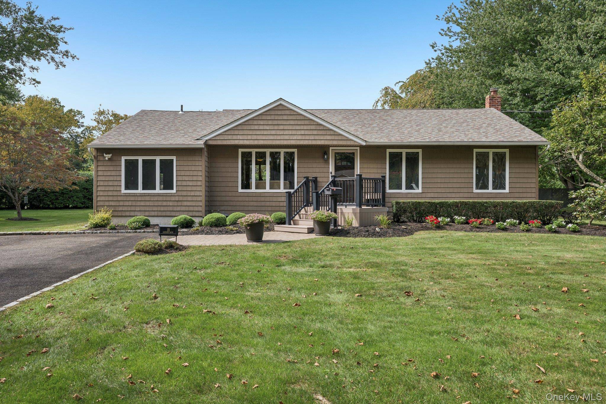 18 Gunther DR, East Northport, NY 11731