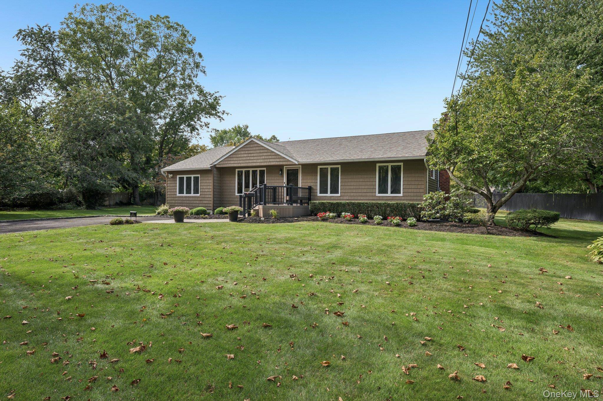 18 Gunther DR, East Northport, NY 11731