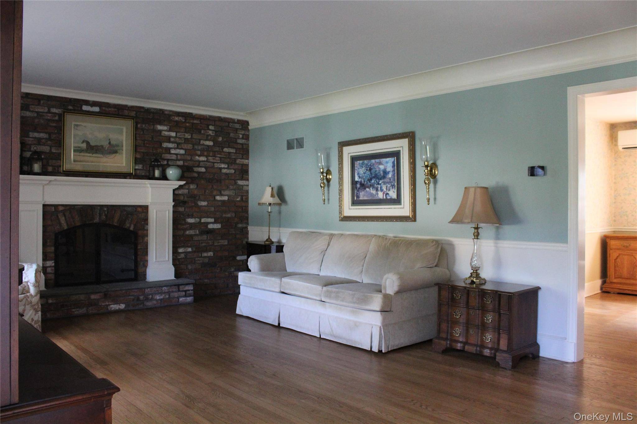 30 Randou DR, Huntington, NY 11743