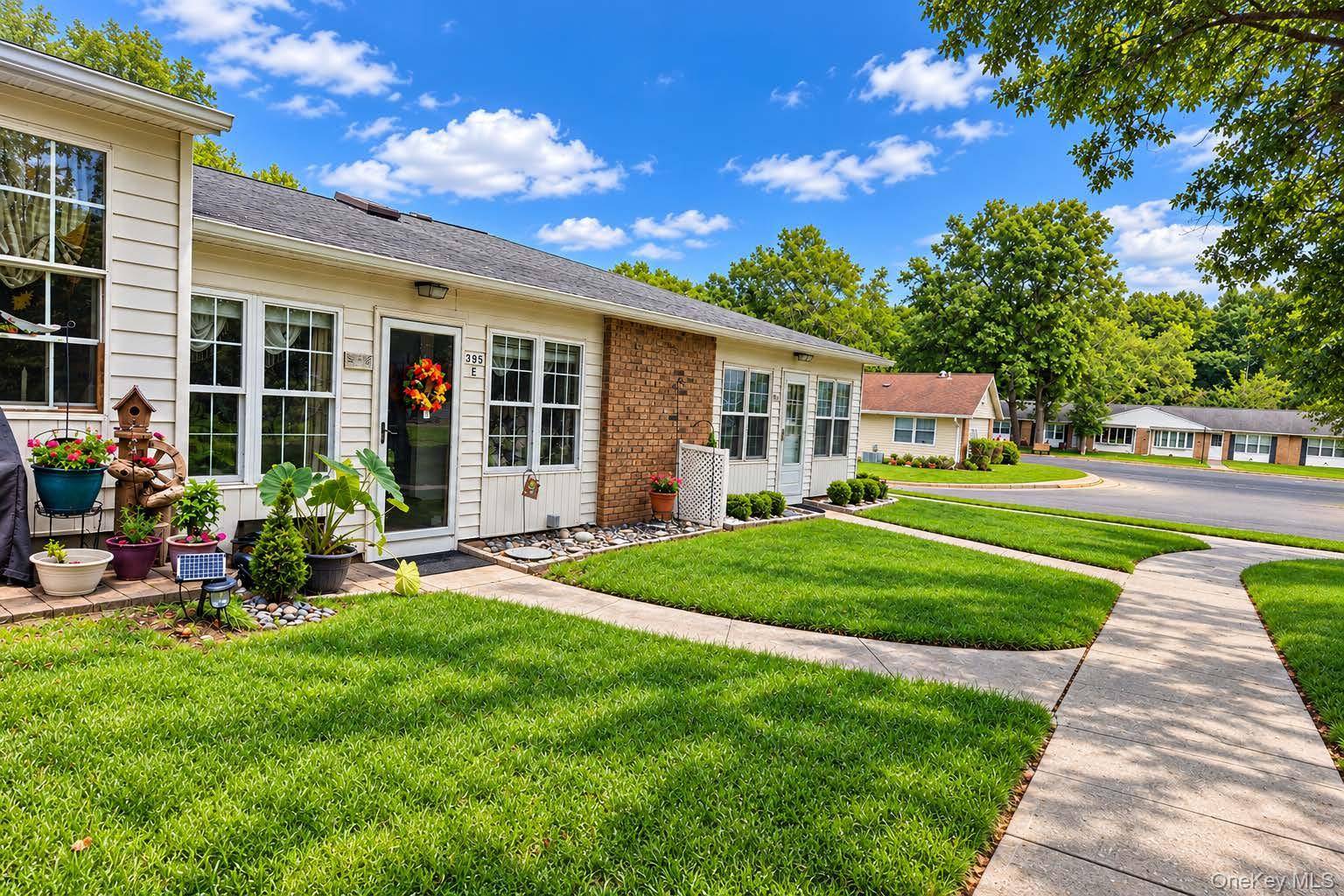 395 Woodbridge DR #E, Ridge, NY 11961