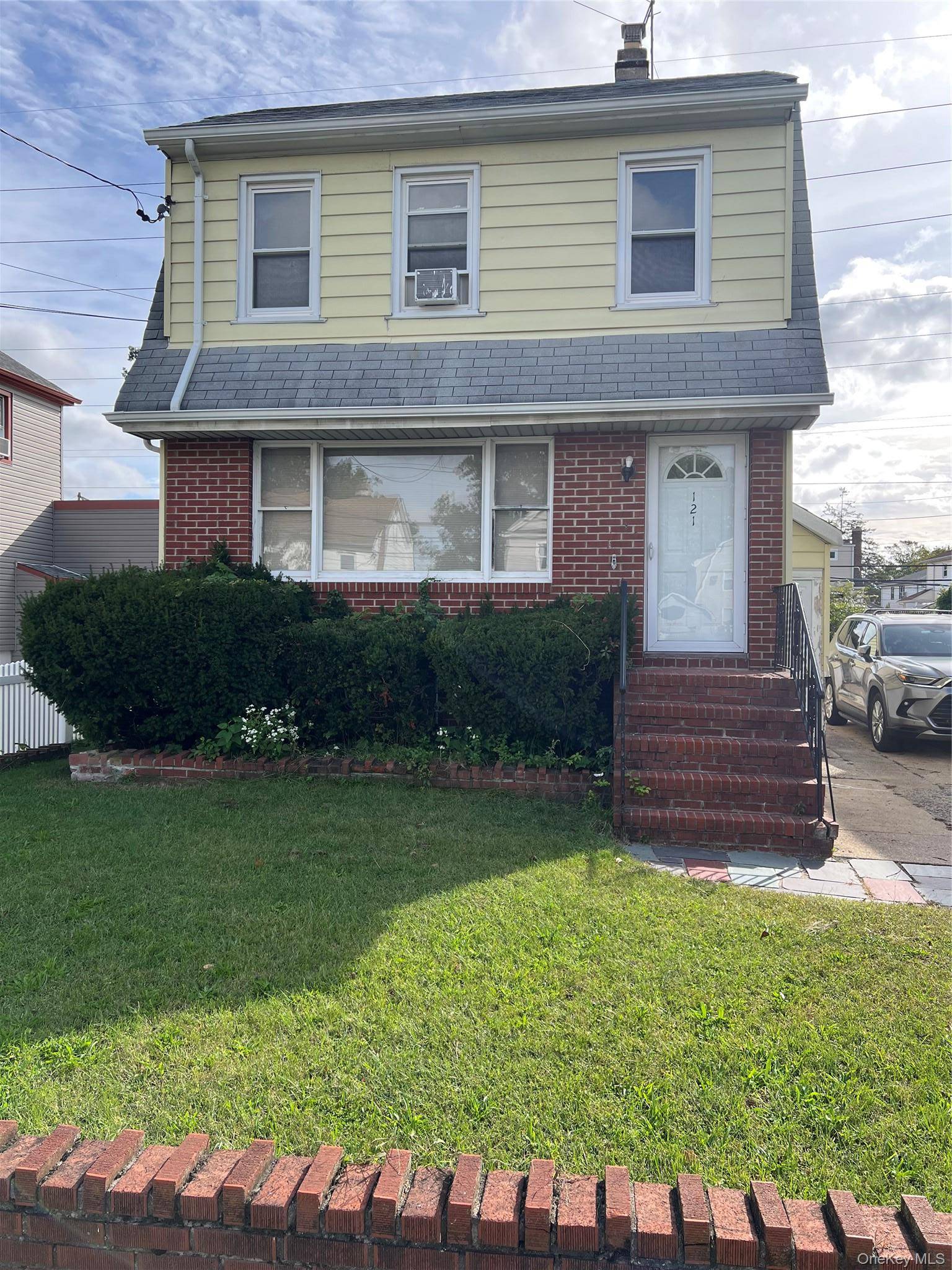 121 Cochran PL, Valley Stream, NY 11581