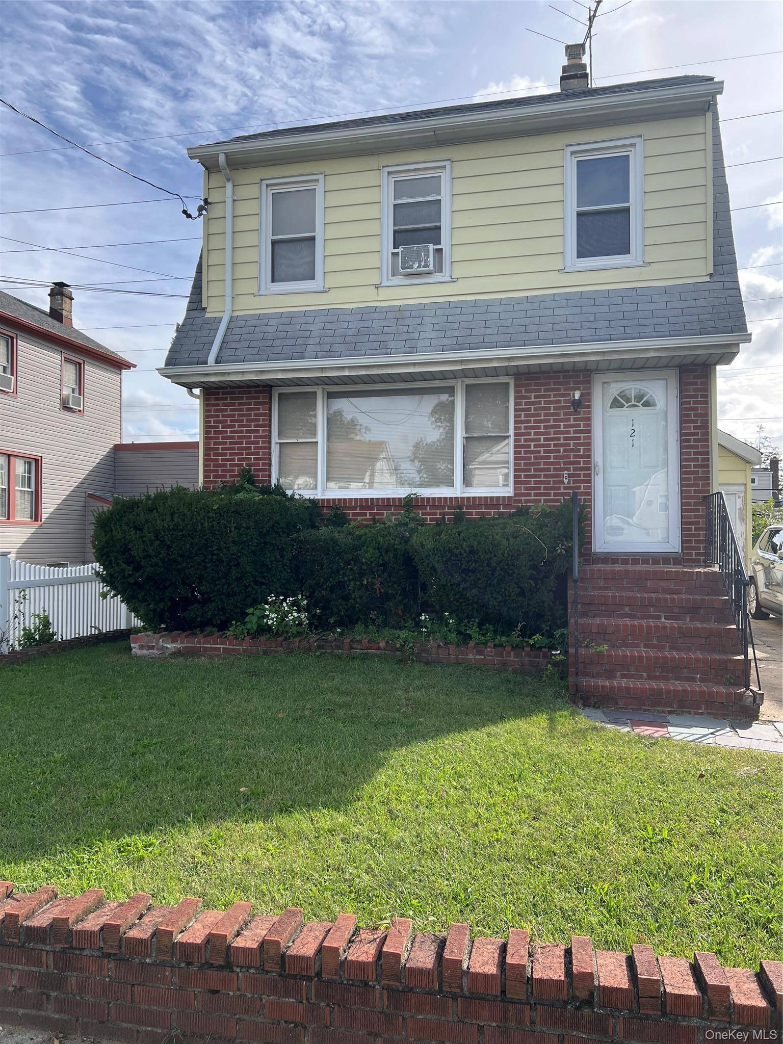121 Cochran PL, Valley Stream, NY 11581