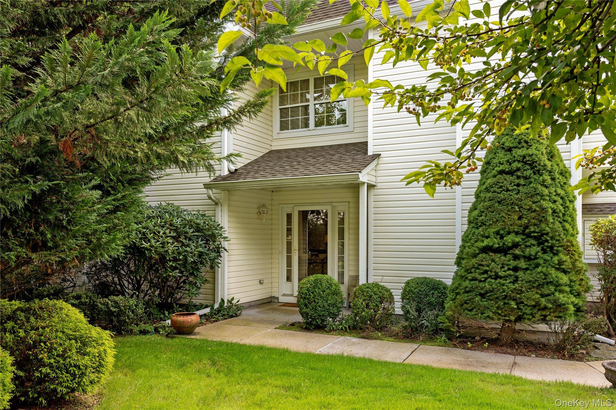 317 Erik DR, East Setauket, NY 11733