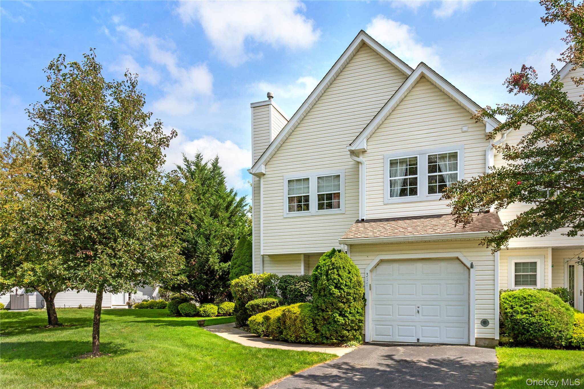 317 Erik DR, East Setauket, NY 11733