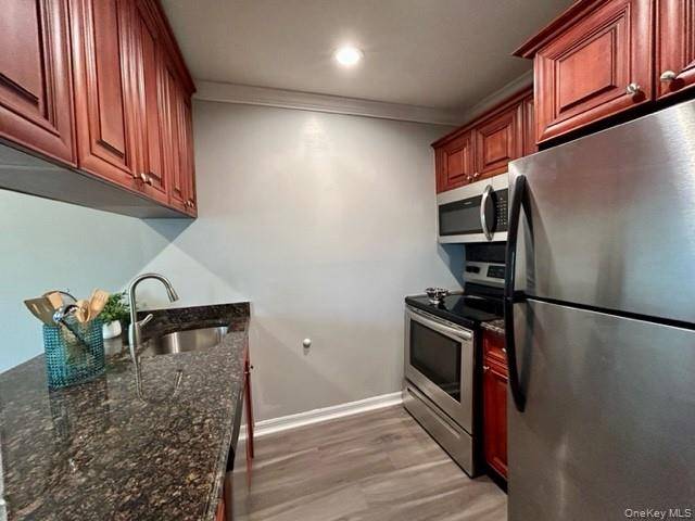 184 Hallock RD #3F2, Lake Grove, NY 11755