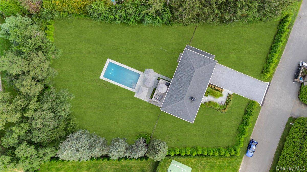 40 Knollwood DR, Southampton, NY 11968