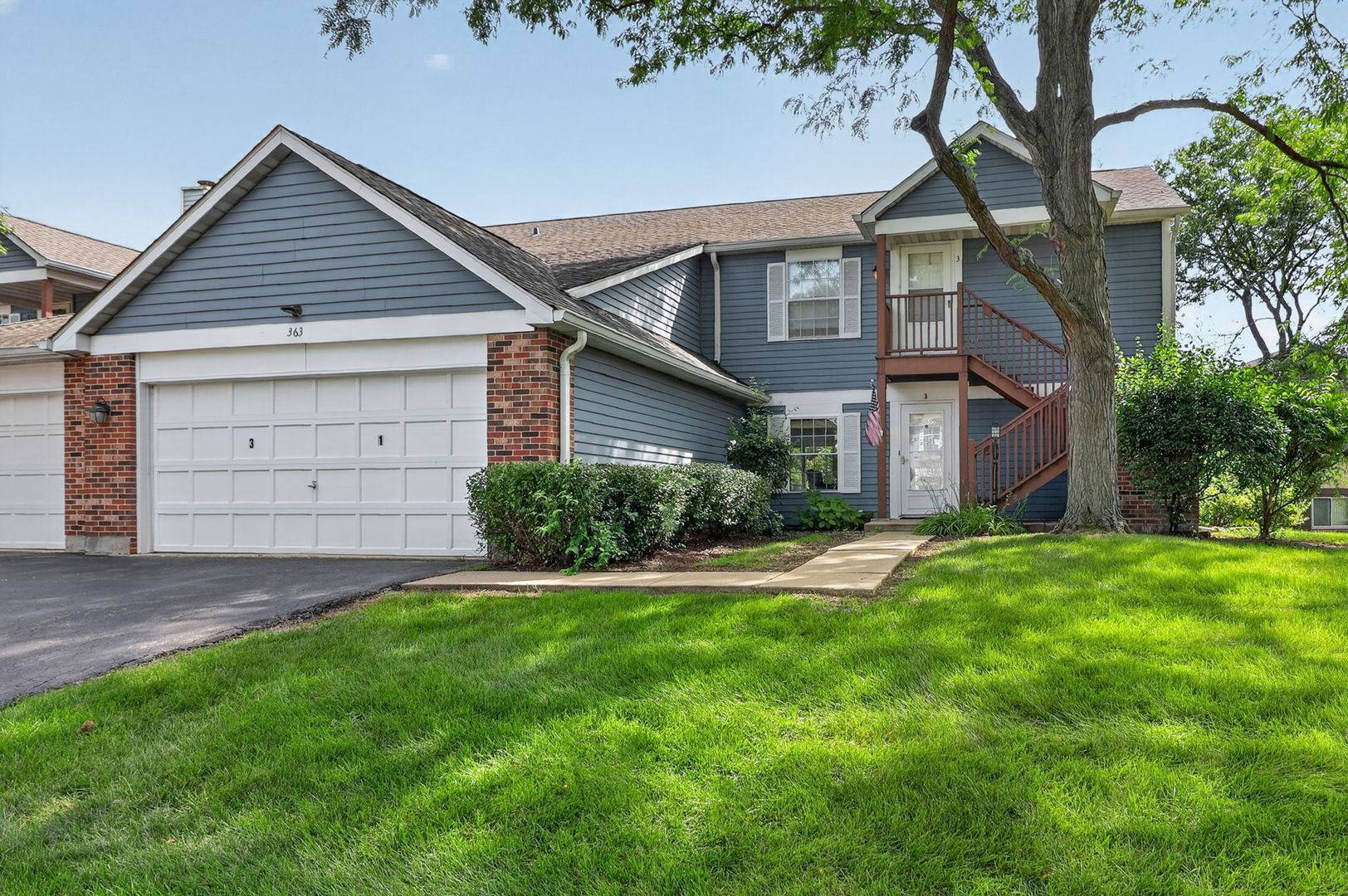 363 Pembroke LN #1, Glen Ellyn, IL 60137