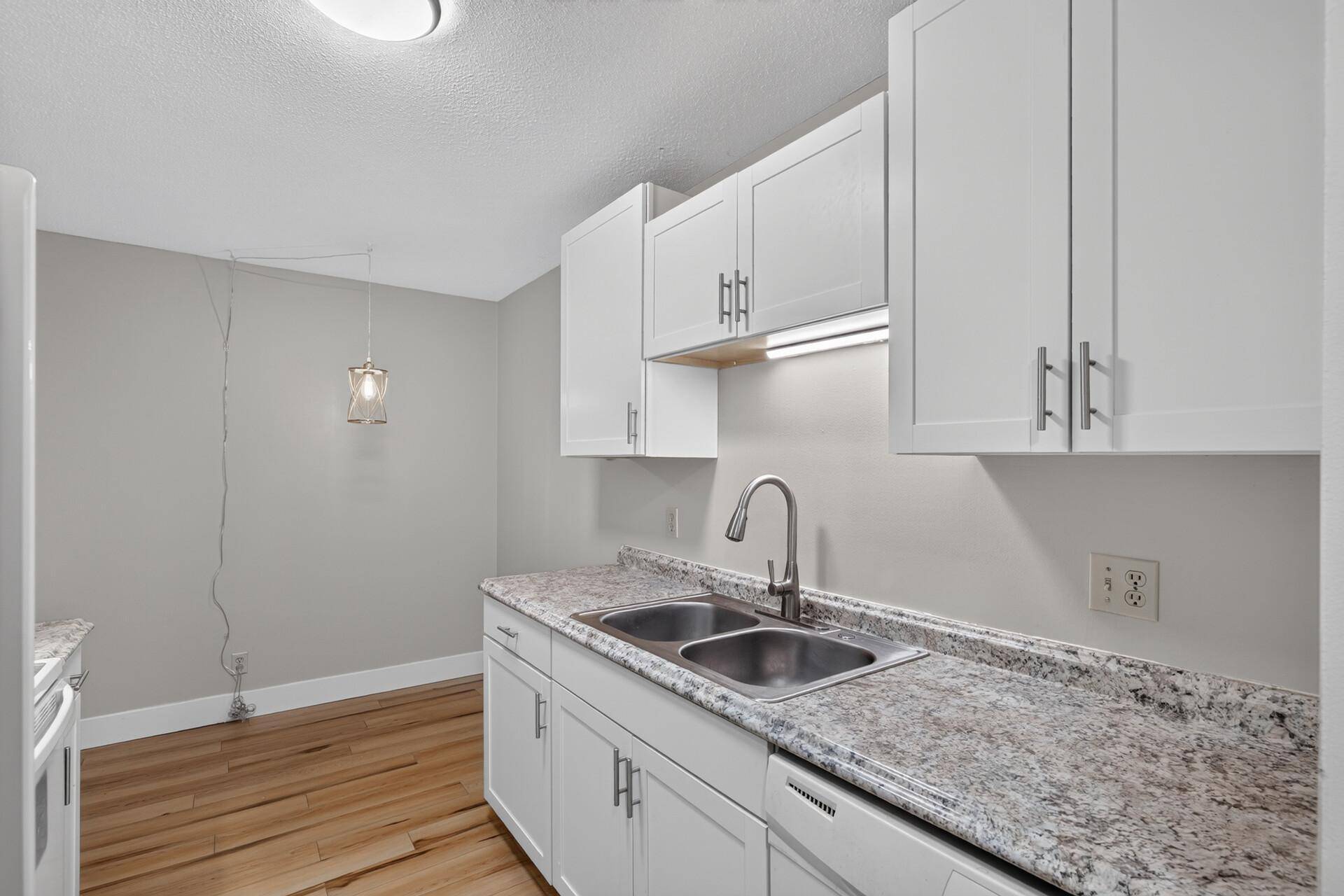 135 Viking DR E #308, Little Canada, MN 55117