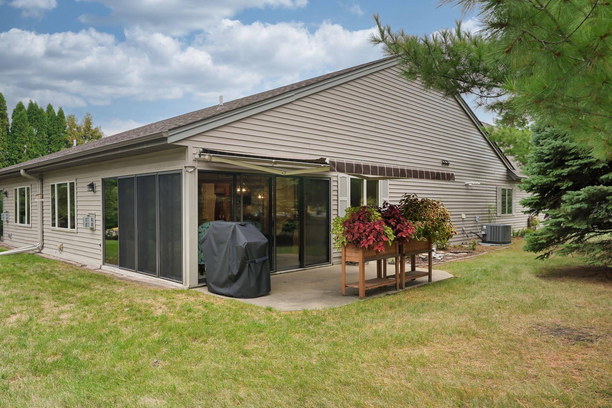 1913 Stone CRK, Hudson, WI 54016