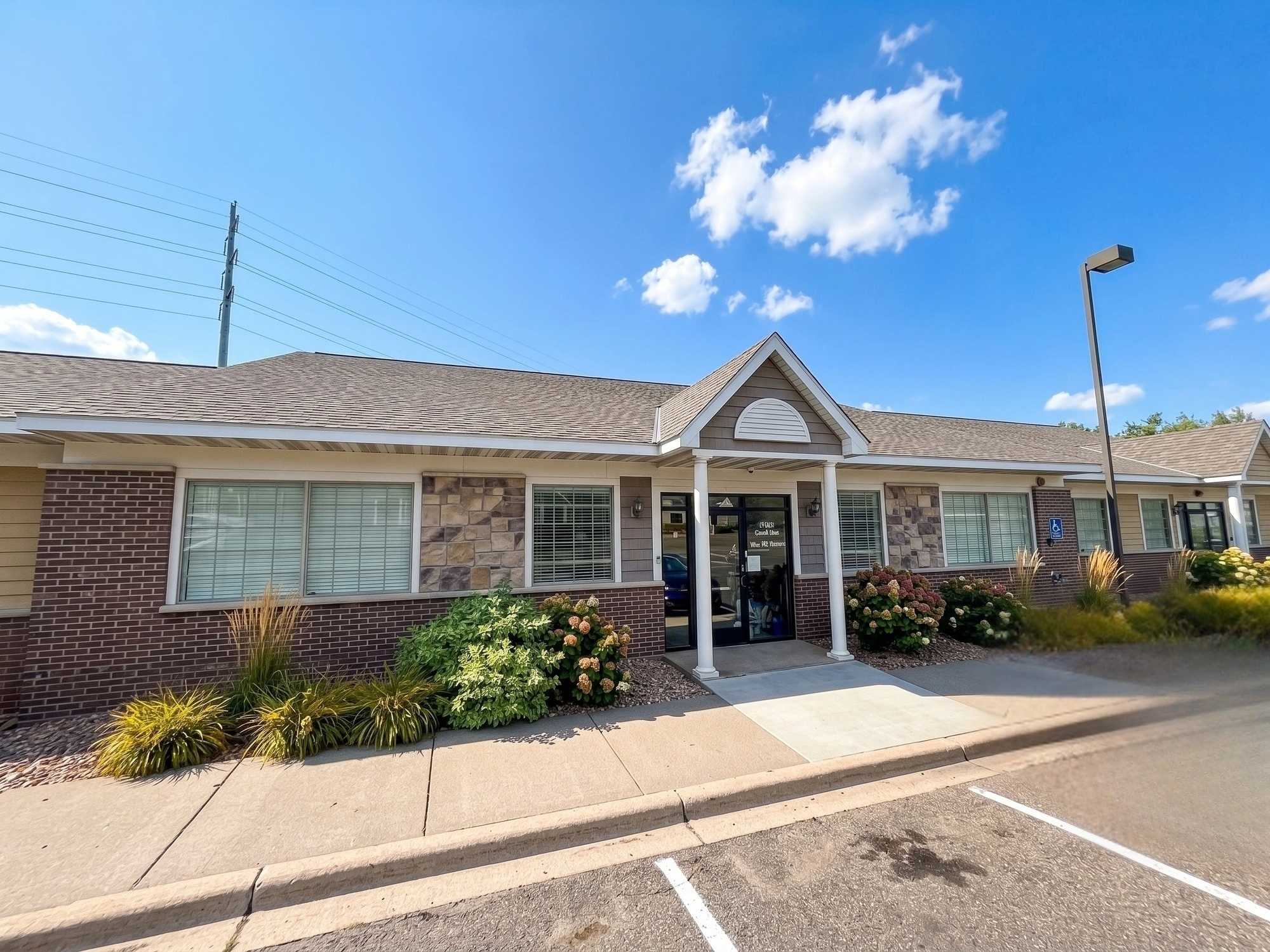 1063 Weir DR #200, Woodbury, MN 55125