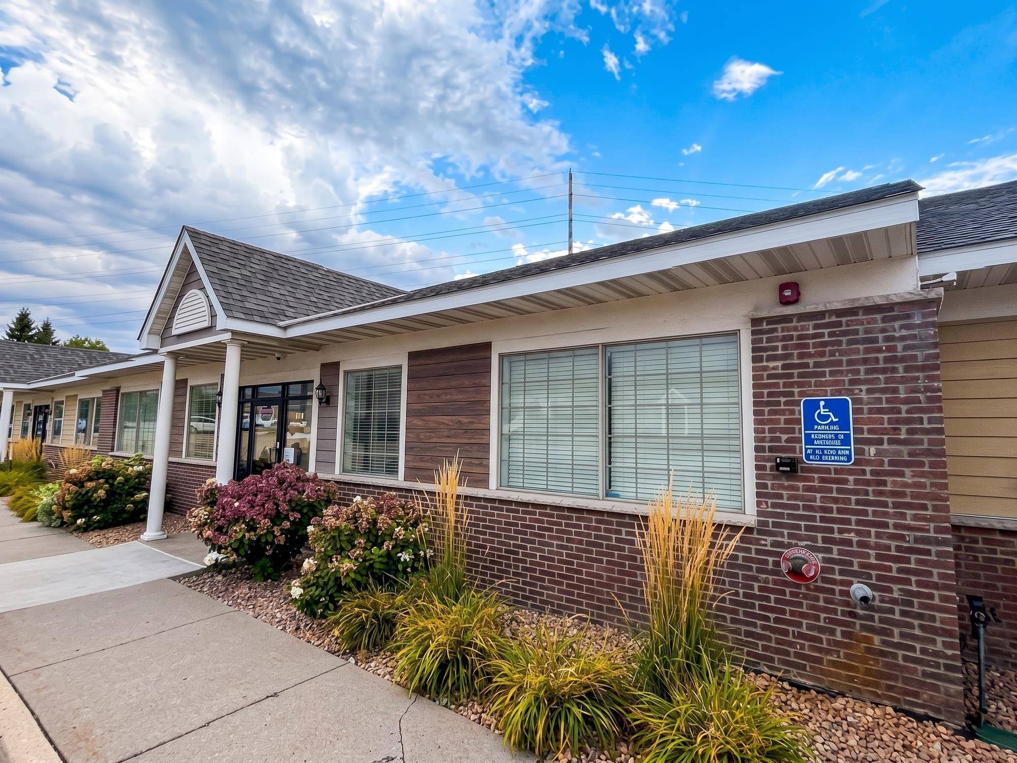 1063 Weir DR #200, Woodbury, MN 55125