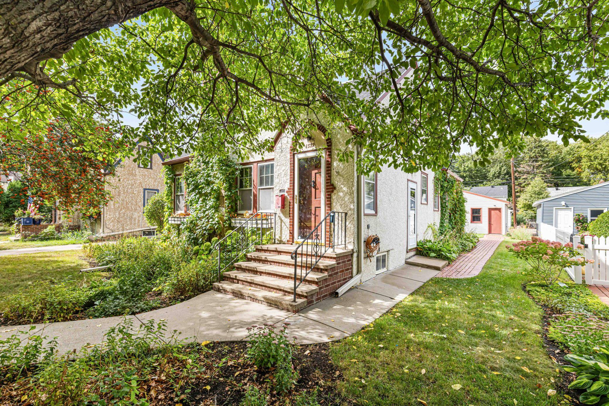 1322 3rd ST N, Fargo, ND 58102