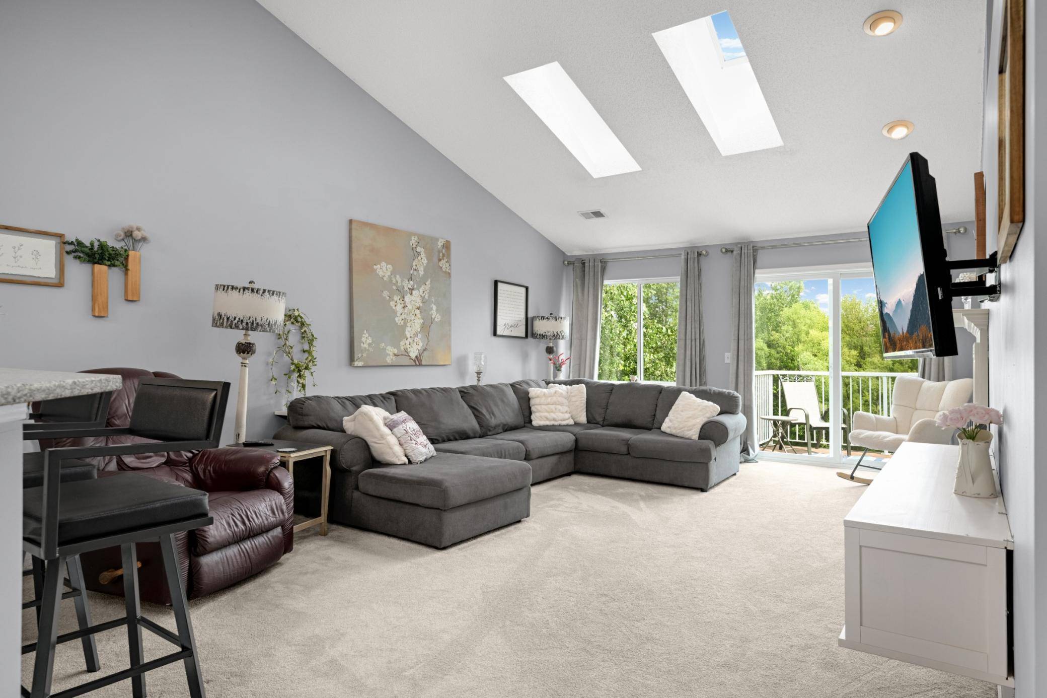 2161 Cool Stream CIR, Eagan, MN 55122