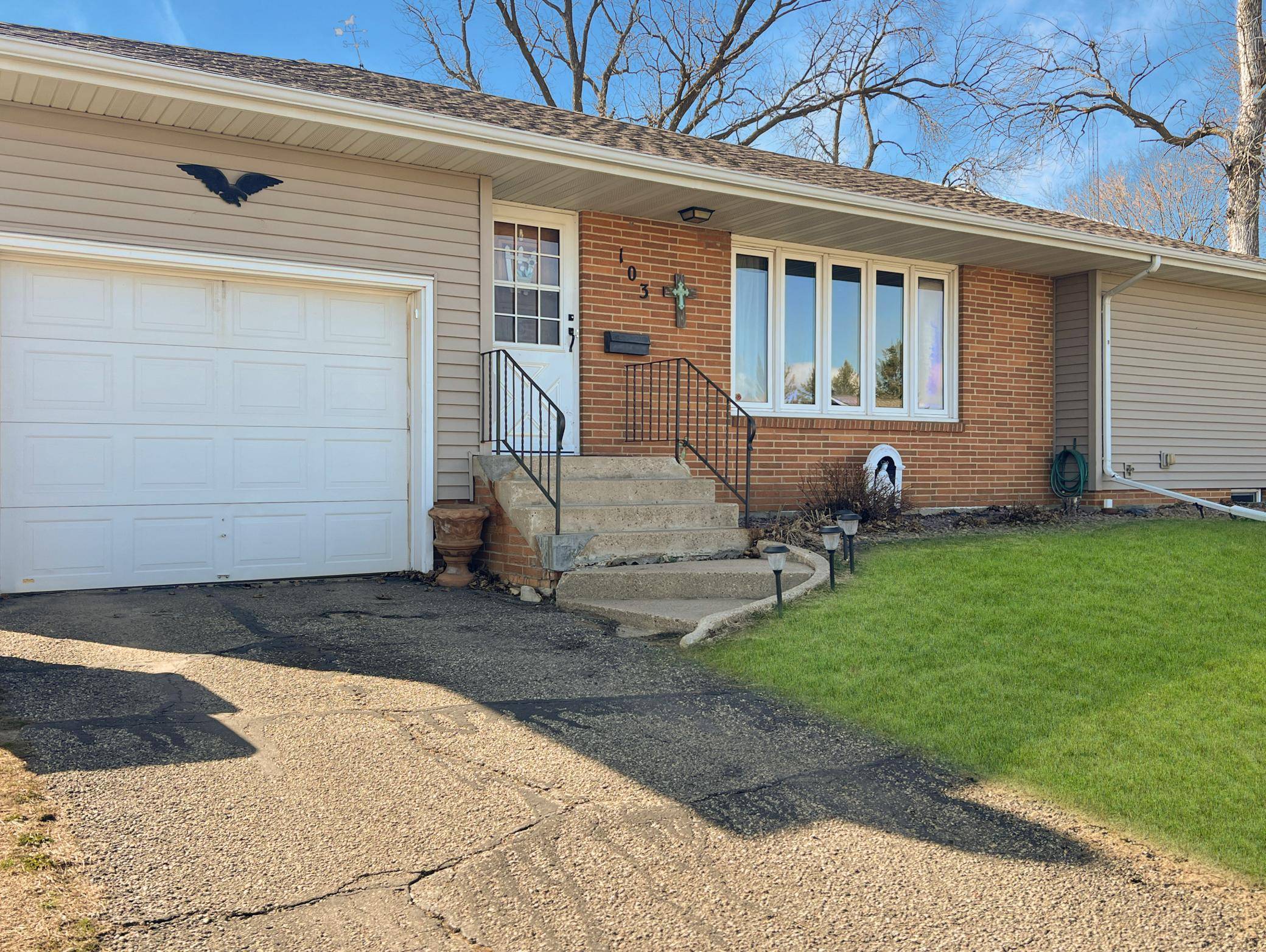 103 Montgomery ST, Welcome, MN 56181