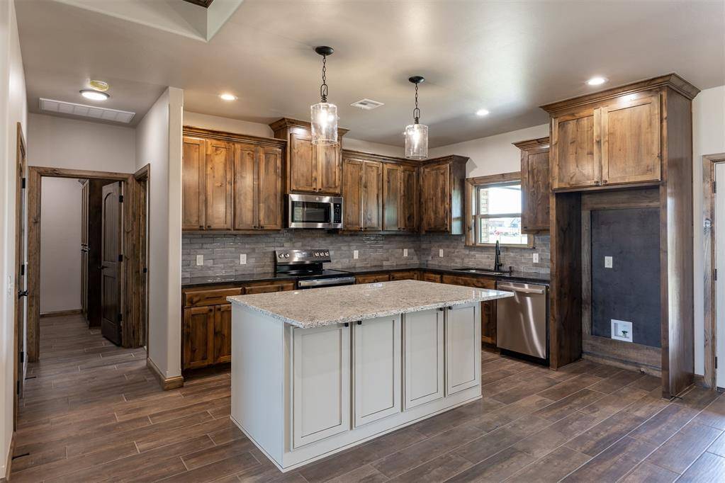 2433 Raven CIR, Blanchard, OK 73010