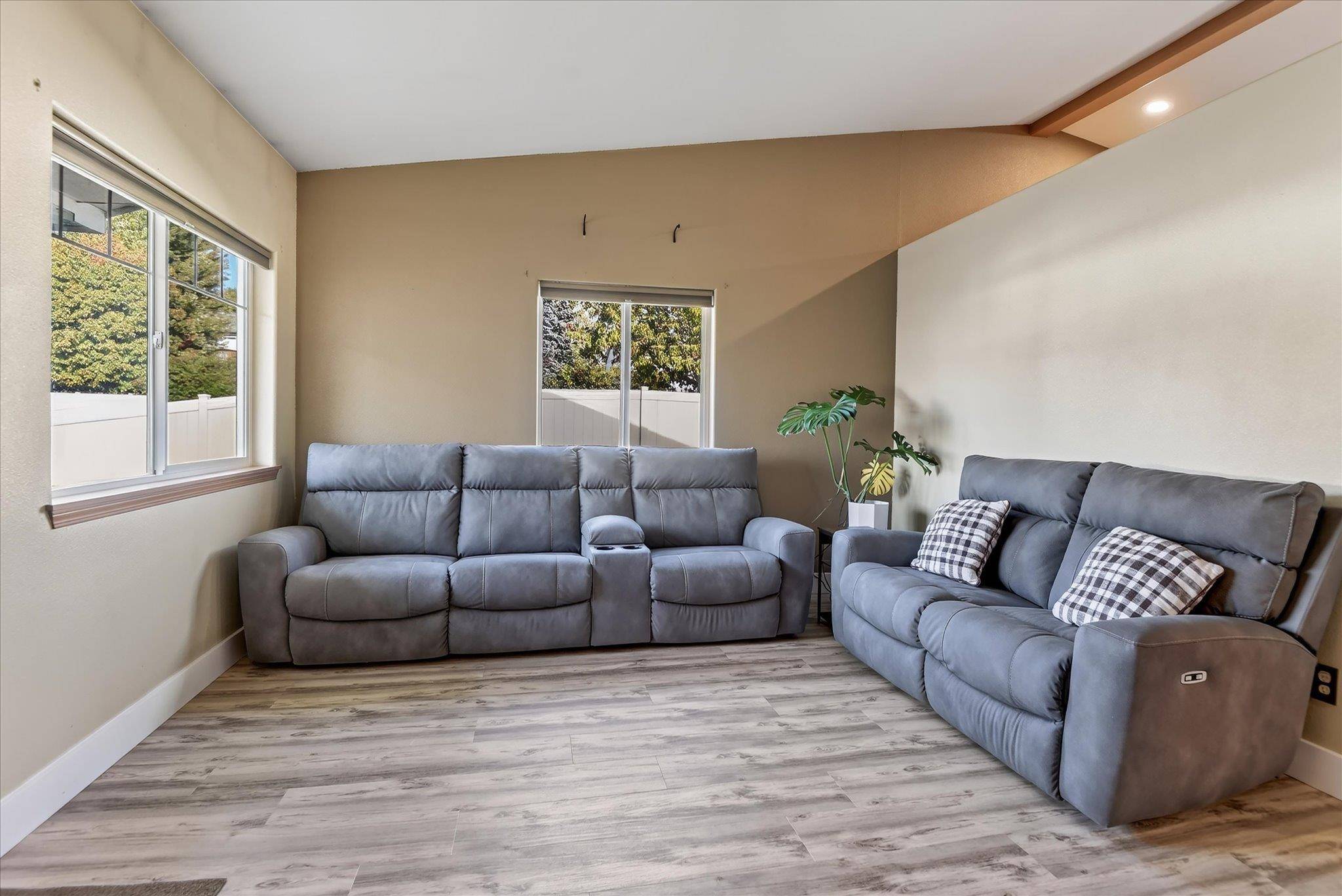 736 E Carrie Dr, Medical Lake, WA 99022