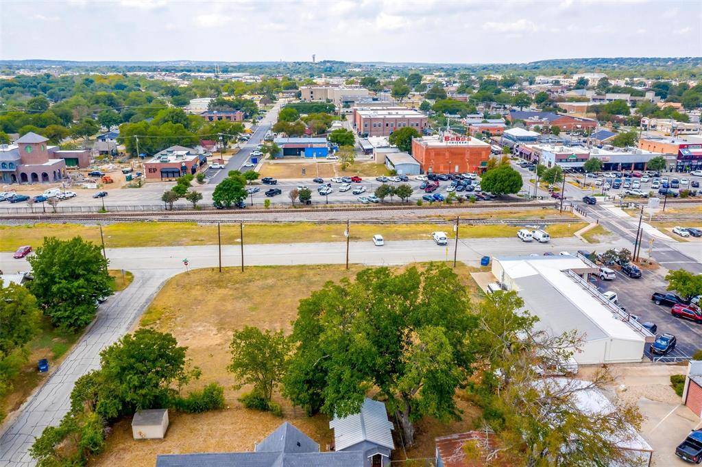133 Commerce Corner, Burleson, TX 76028