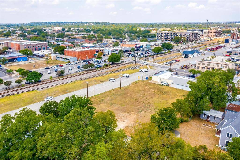 133 Commerce Corner, Burleson, TX 76028