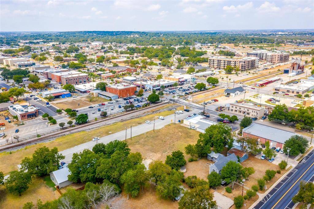 133 Commerce Corner, Burleson, TX 76028
