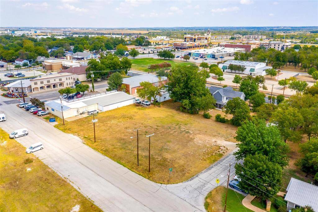 133 Commerce Corner, Burleson, TX 76028