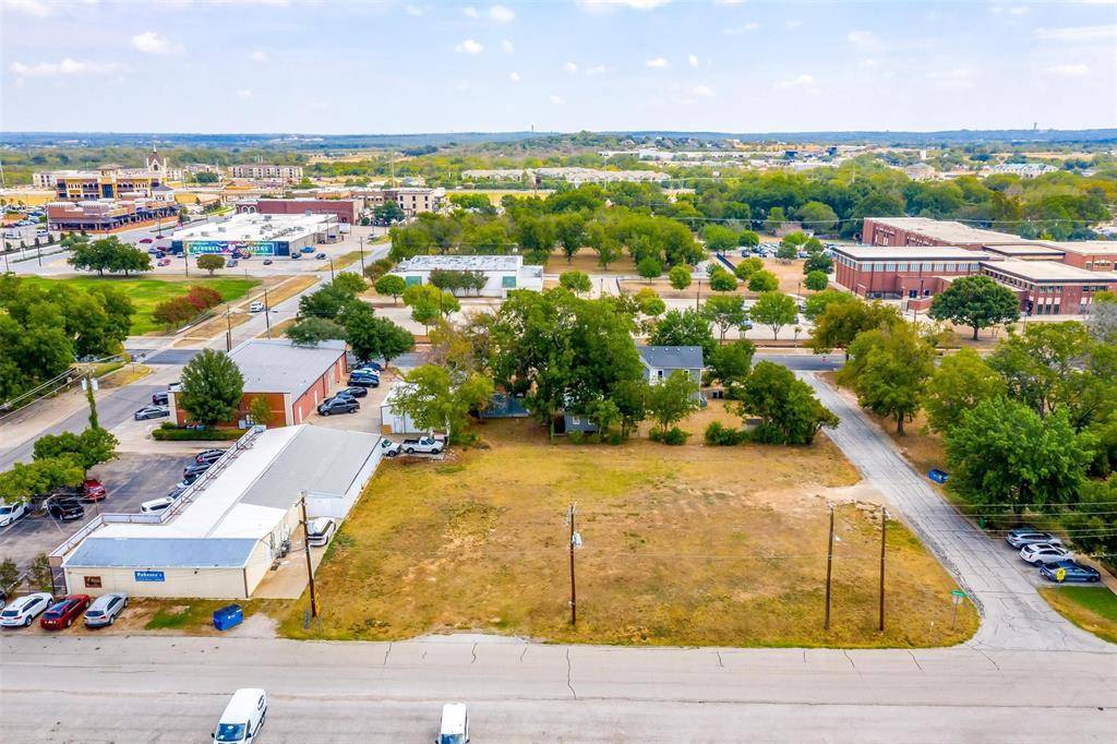 133 Commerce Corner, Burleson, TX 76028