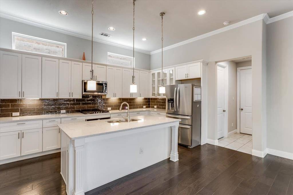 17553 Sequoia, Dallas, TX 75252