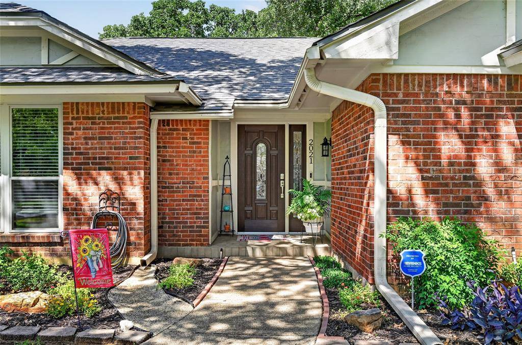 2021 Iron Horse Court, Arlington, TX 76017