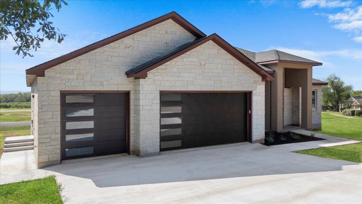 103 Arborvita PL, Bastrop, TX 78602
